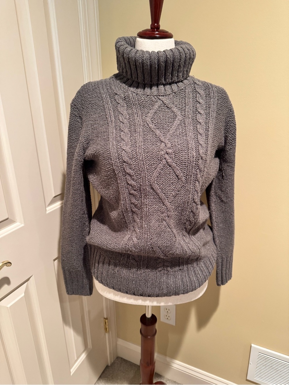 Columbia Gray Cable Knit Turtleneck Sweater